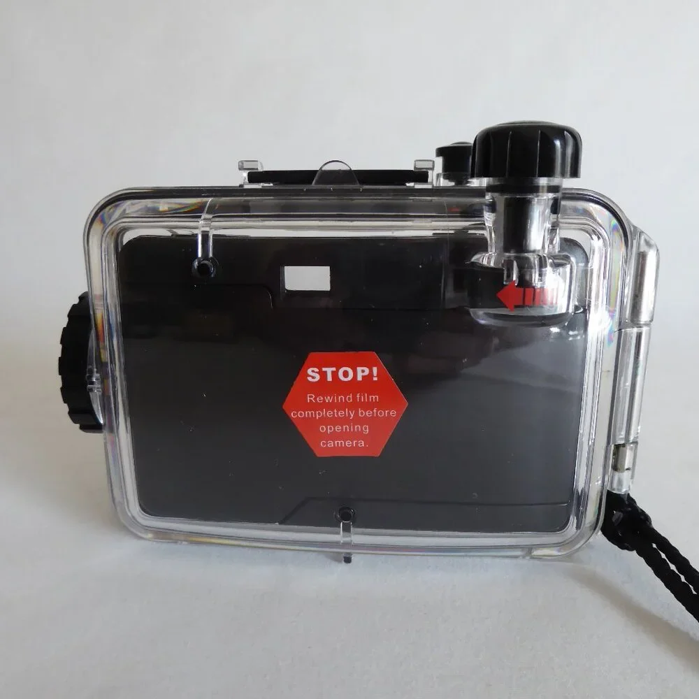 USED ONCE WATERPROOF SPORT UTILITY COMPACT 35mm CAMERA IN CASING